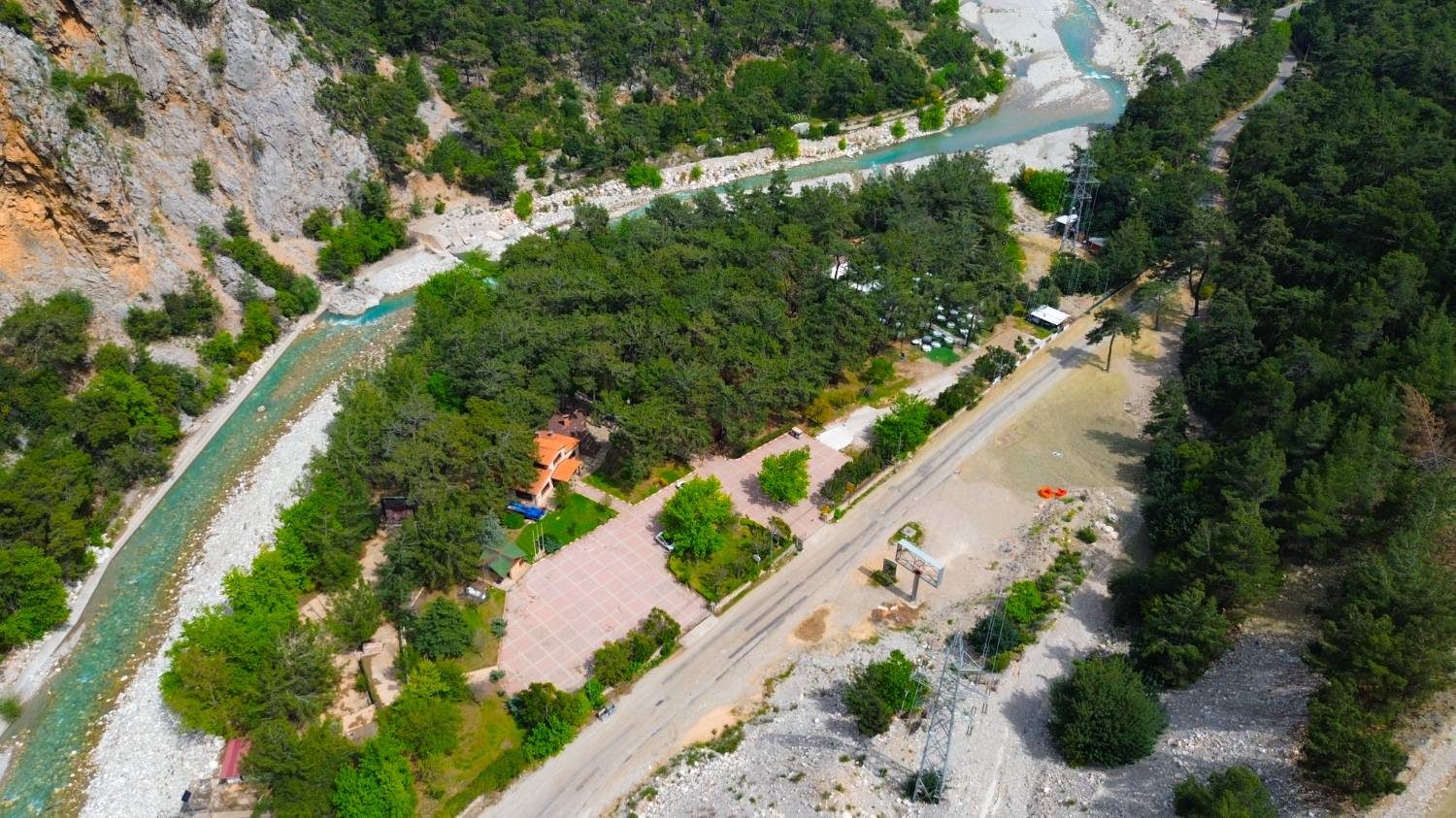 ANTALYA KEMER DOĞANIN KALBİNDE DEVREN KIRALIK 20 DÖNÜM KOMPLEKS TİCARİ İŞLETME