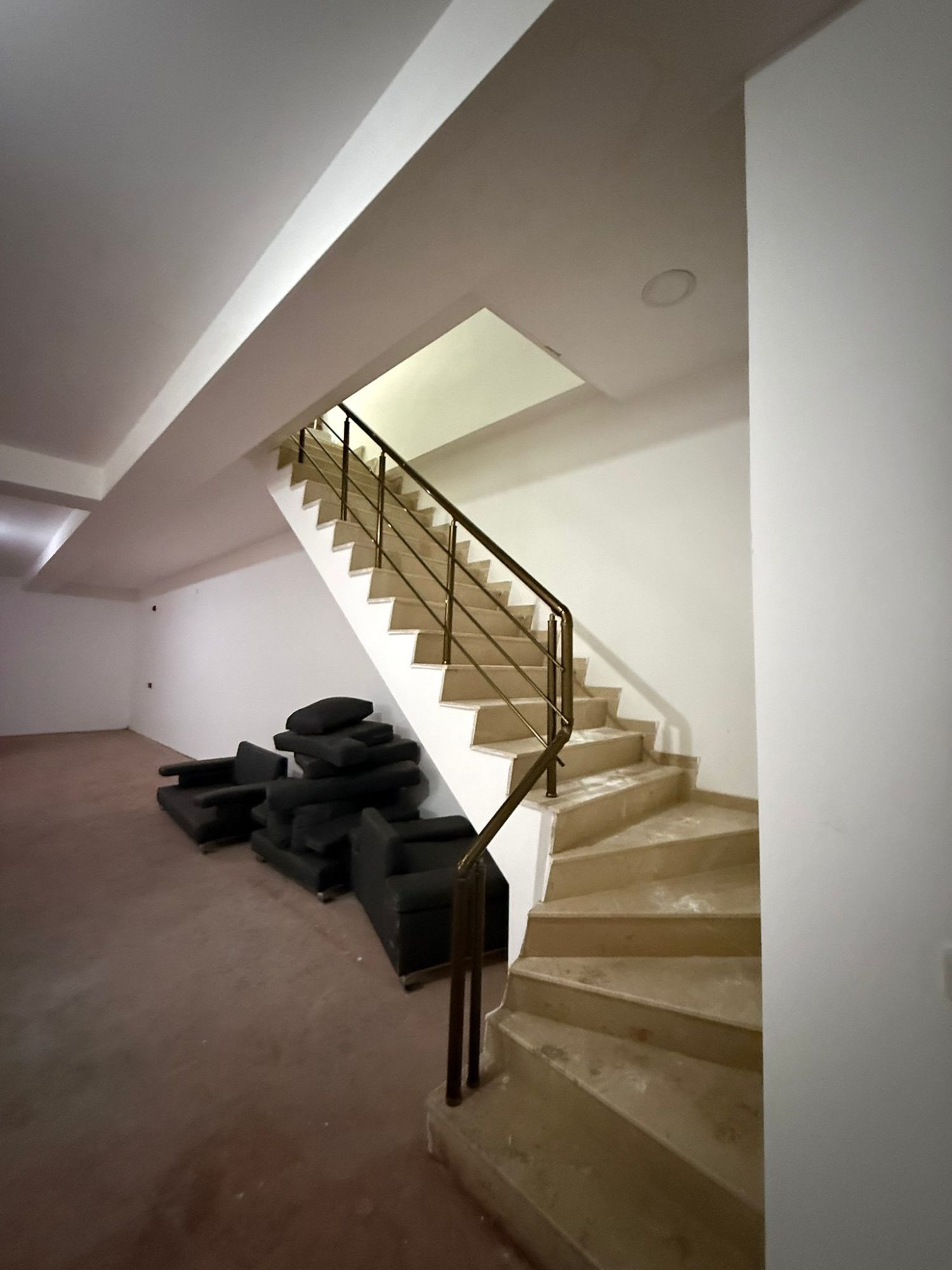 Konyaaltı Mollayusuf’ta Kiralık 180 m² İş Yeri | Depo, Yoga ve Pilates Salonuna Uygun - Resim 3