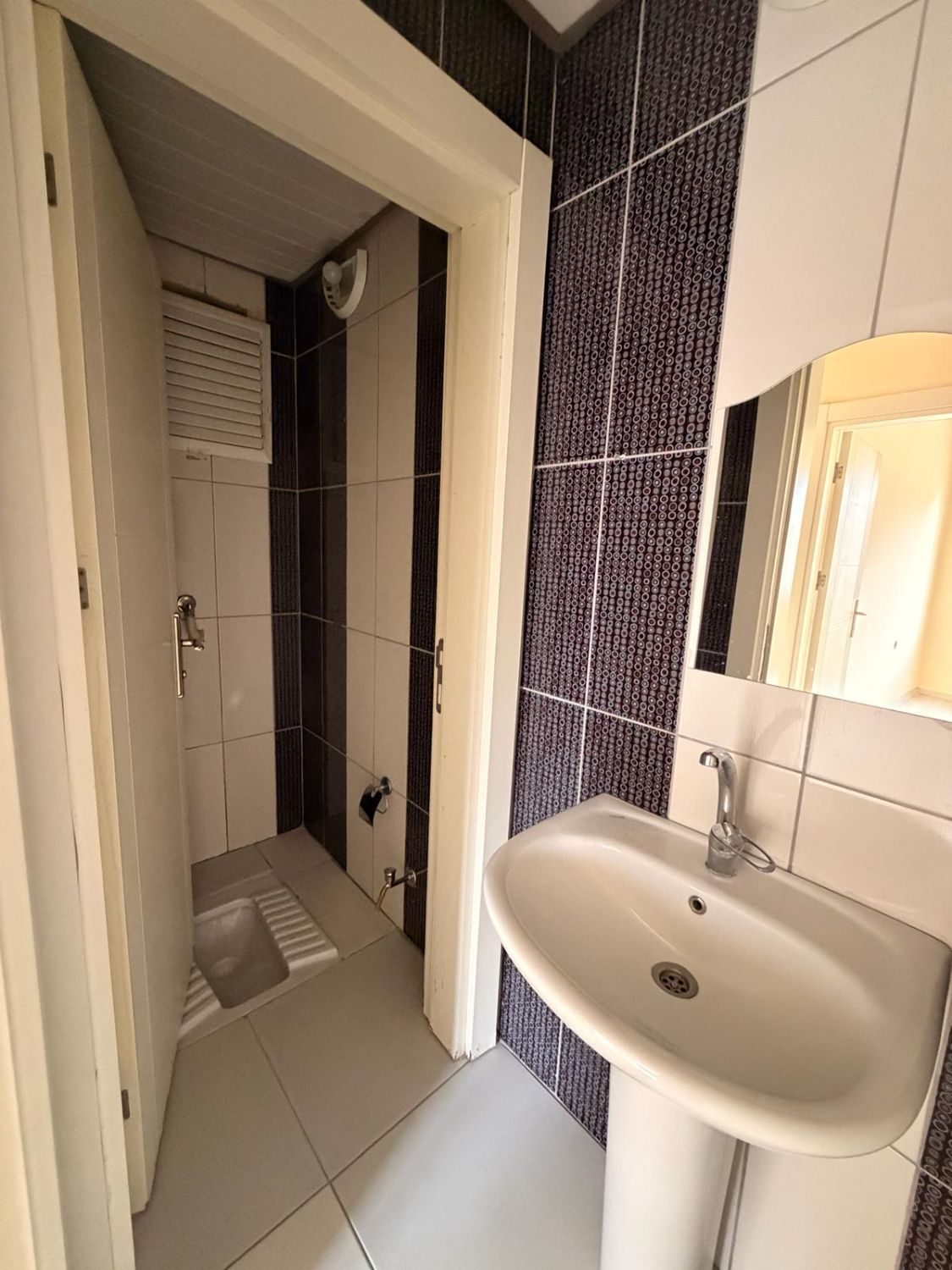 Kızılarık’ta Site İçinde Satılık 2+1 Ferah Daire – Çift Balkonlu - Resim 12