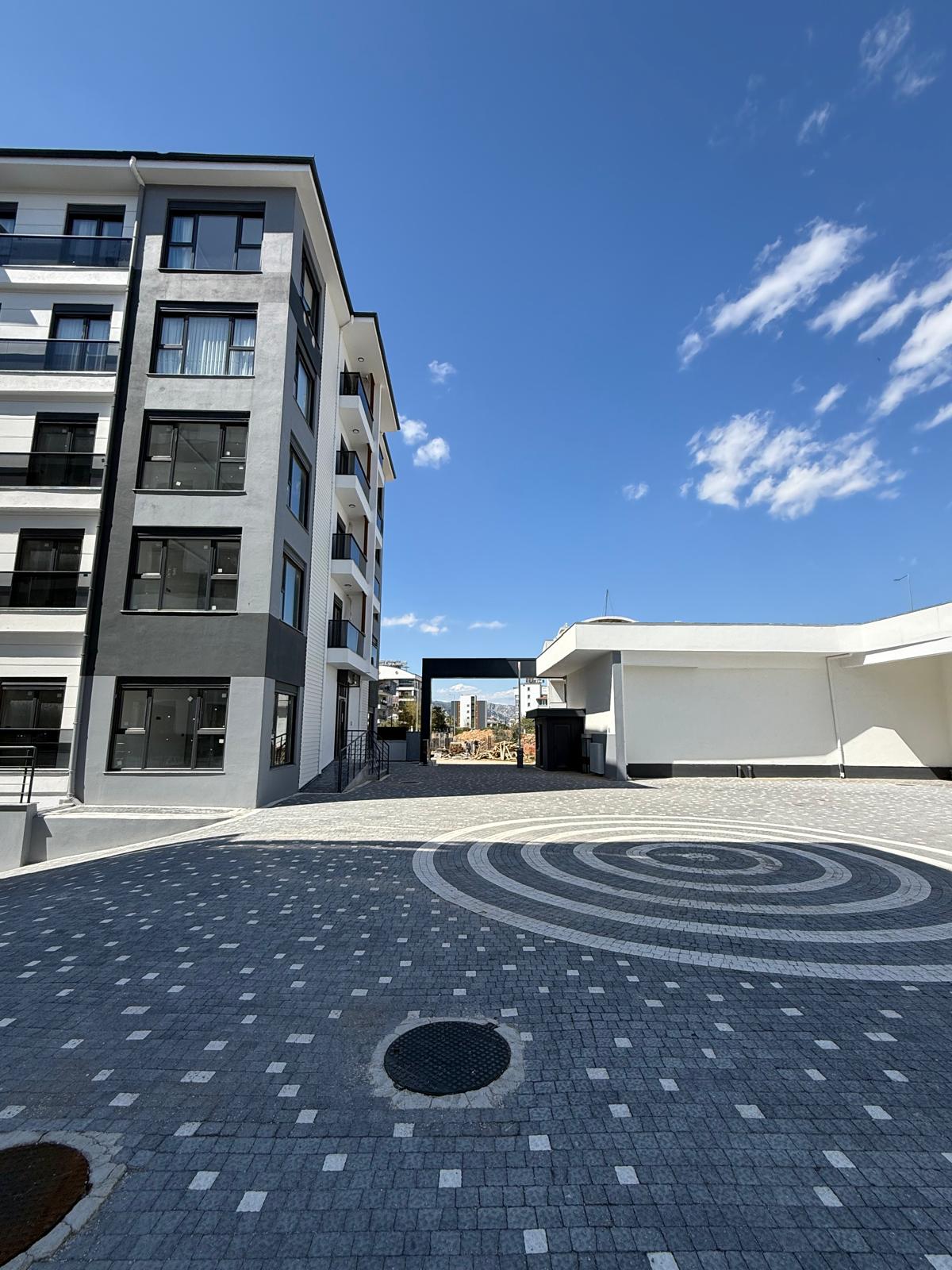 Triada Akdeniz’de Kiralık 1+1 Sıfır Daire | Havuzlu Site, Otoparklı, Güvenlikli - Resim 2