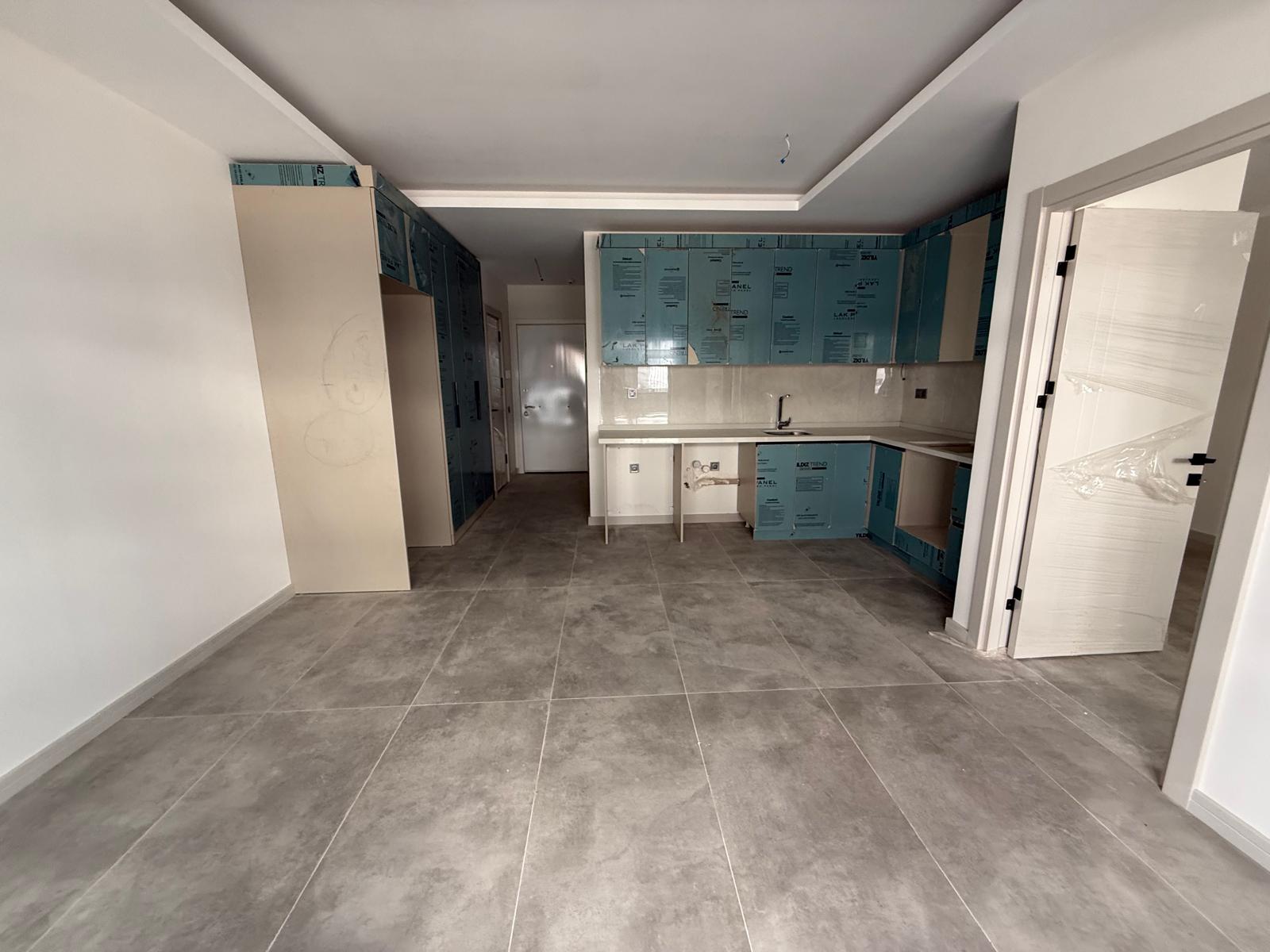 Triada Akdeniz’de Kiralık 1+1 Sıfır Daire | Havuzlu Site, Otoparklı, Güvenlikli - Resim 8