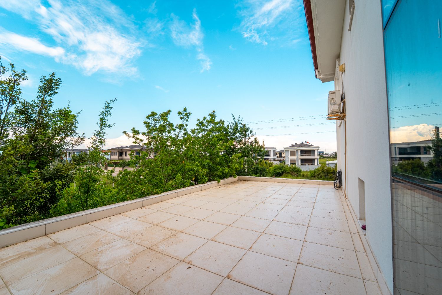 Yeşilbayır Altınkale’de 1050 m² Arsa İçinde Vatandaşlığa Uygun 5+1 Lüks Villa - Resim 15